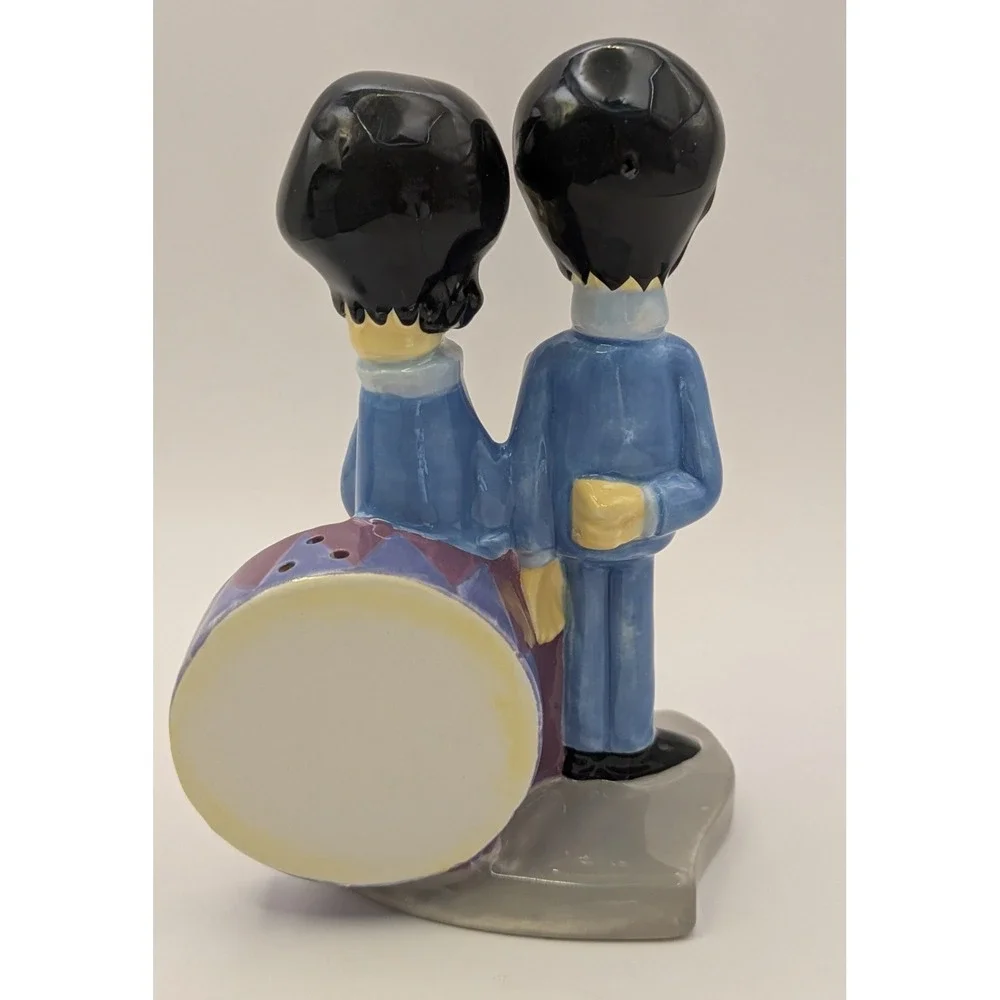 The Beatles Animated 2004 Vandor Apple Salt & Pepper Shakers NEW In Box‎
